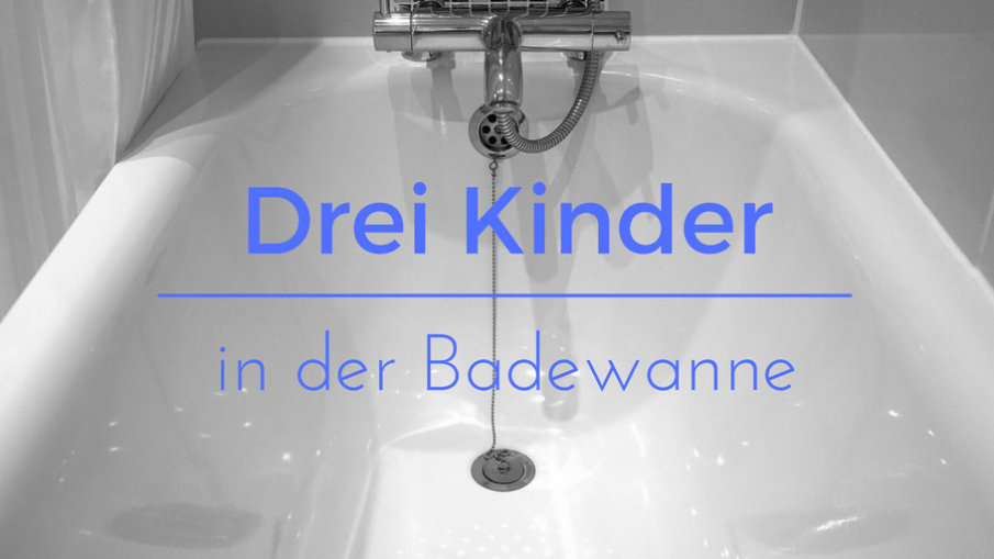 Drei Kinder in der Badewanne auf kinderalltag.de